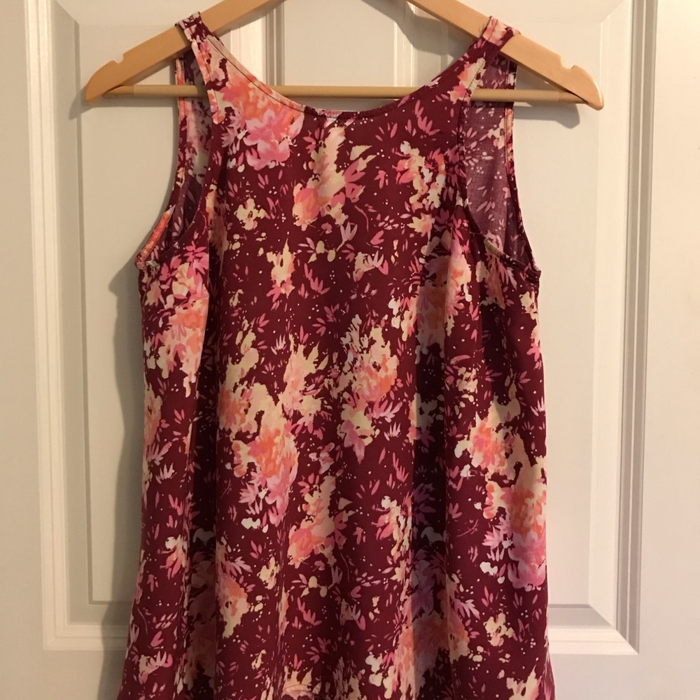 Sleeveless blouse/tank-top